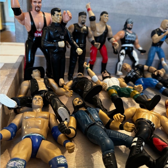 Vintage 1990’s WWE wrestler. Lot of 20 includes stone cold Steve Austin - Picture 2 of 6